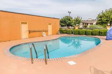 هتل Quality Inn  Savannah I95