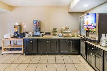 هتل Quality Inn  Savannah I95