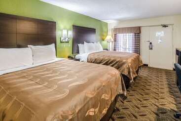 هتل Quality Inn Tanglewood