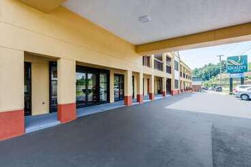 هتل Quality Inn Tanglewood