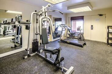 هتل Quality Inn Tanglewood