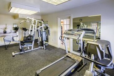 هتل Quality Inn Tanglewood