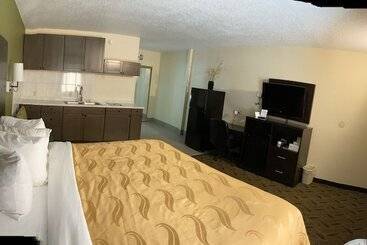 هتل Quality Inn Tanglewood