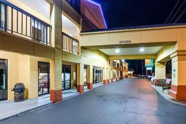هتل Quality Inn Tanglewood