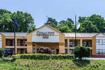 هتل Quality Inn Tanglewood