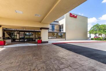 هتل Red Roof Inn Plus & Suites Houston   Iah Airport Sw