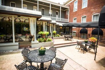 Hotel The Guest House Historic Mansion