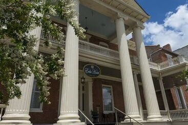 Hotel The Guest House Historic Mansion