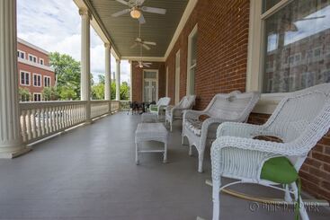 Hotel The Guest House Historic Mansion