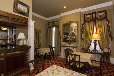 Hotel The Guest House Historic Mansion
