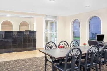 مُتل Super 8 By Wyndham Morton Grove/chicago