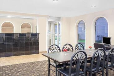 مُتل Super 8 By Wyndham Morton Grove/chicago