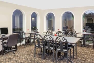مُتل Super 8 By Wyndham Morton Grove/chicago