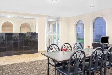 مُتل Super 8 By Wyndham Morton Grove/chicago