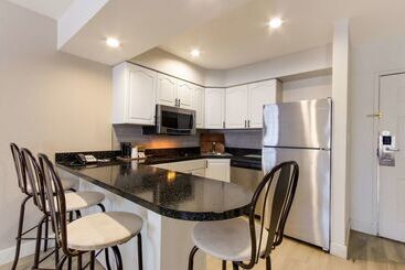 Surestay Plus Hotel By Best Western Tempe University