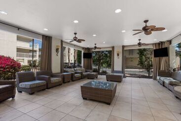 Surestay Plus Hotel By Best Western Tempe University