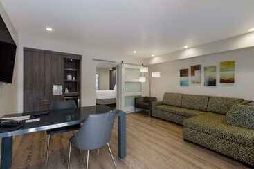 Surestay Plus Hotel By Best Western Tempe University