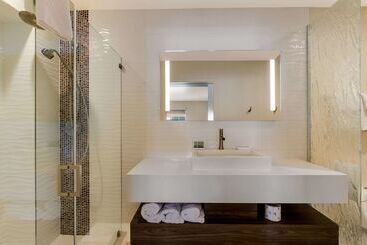 Surestay Plus Hotel By Best Western Tempe University