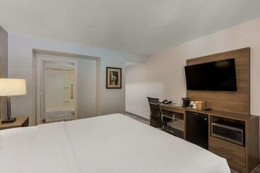 Surestay Plus Hotel By Best Western Tempe University