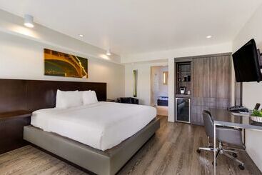 Surestay Plus Hotel By Best Western Tempe University