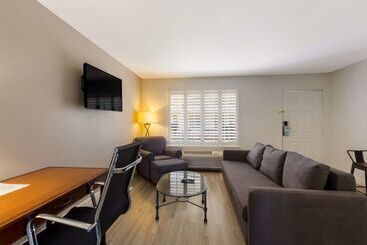 Surestay Plus Hotel By Best Western Tempe University