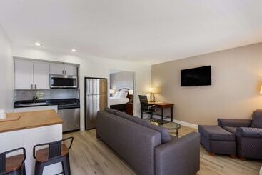 Surestay Plus Hotel By Best Western Tempe University