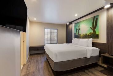 Surestay Plus Hotel By Best Western Tempe University