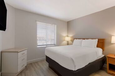 Surestay Plus Hotel By Best Western Tempe University