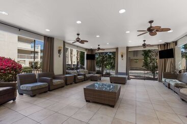 Surestay Plus Hotel By Best Western Tempe University