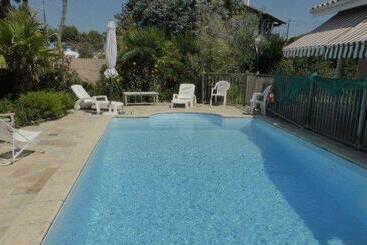 تختخواب و صبحانه Villa Orion