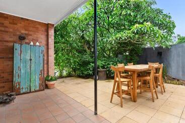 Жильё для туристов Beach House On Pearl   Kingscliff Central
