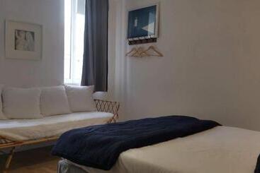 Bed and Breakfast La Centenaire Gruissan   Maison D Hôte