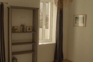 Bed and Breakfast La Centenaire Gruissan   Maison D Hôte