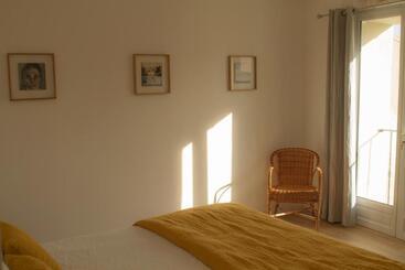 Bed and Breakfast La Centenaire Gruissan   Maison D Hôte