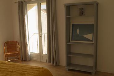 Bed and Breakfast La Centenaire Gruissan   Maison D Hôte