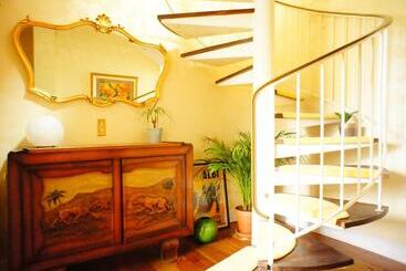 تختخواب و صبحانه La Maison Verte