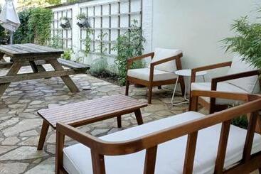 تختخواب و صبحانه La Maison Verte