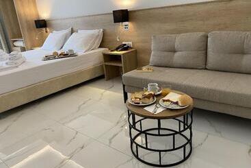 هتل Marvel Deluxe Rooms