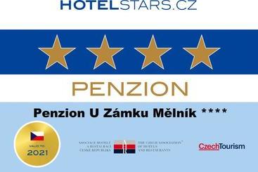 هتل Penzion U Zámku