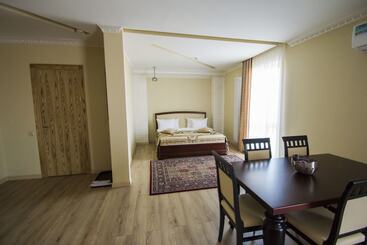پانسیون Guest House Voyage
