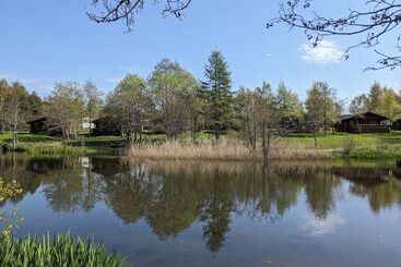 Felmoor Lodge   Sleeps 4, Hot Tub & Parking
