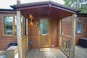 Felmoor Lodge   Sleeps 4, Hot Tub & Parking