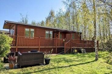 Felmoor Lodge   Sleeps 4, Hot Tub & Parking