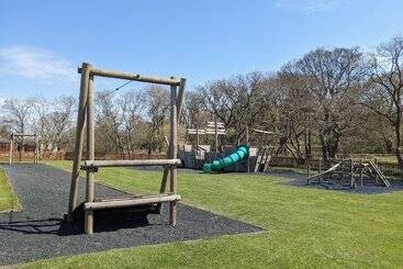 Felmoor Lodge   Sleeps 4, Hot Tub & Parking