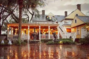 تختخواب و صبحانه Dr. Phillips House