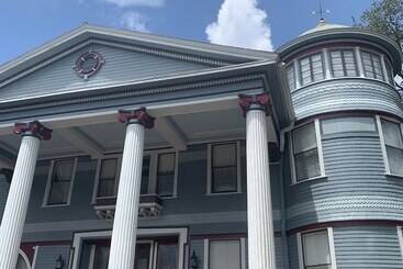 تختخواب و صبحانه Dr. Phillips House