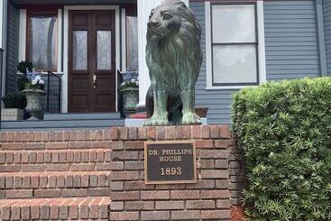 تختخواب و صبحانه Dr. Phillips House