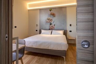 مسافرخانه Park Hotel & Residence By The Cube