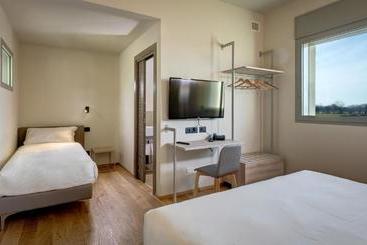مسافرخانه Park Hotel & Residence By The Cube