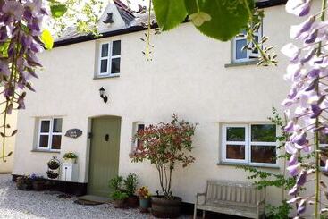 Vale View Cottages   The Coach House